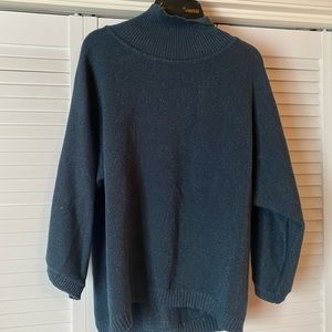 Dark Green Sweater 🥶 size small